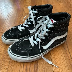 Black Sk8-Hi Vans